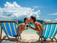 Nejdelší polibky dávají Thajci, nejromantičtější líbánky prožijete na Maledivách