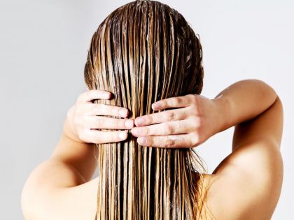 Jak často si ve skutečnosti potřebujete mýt vlasy?