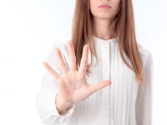 Co nám prozradí řeč těla? Učte se od CIA!