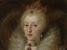 Proměny v trendech obočí. Ve starověku se používaly volí chlupy, ve středověku se zase celé holilo