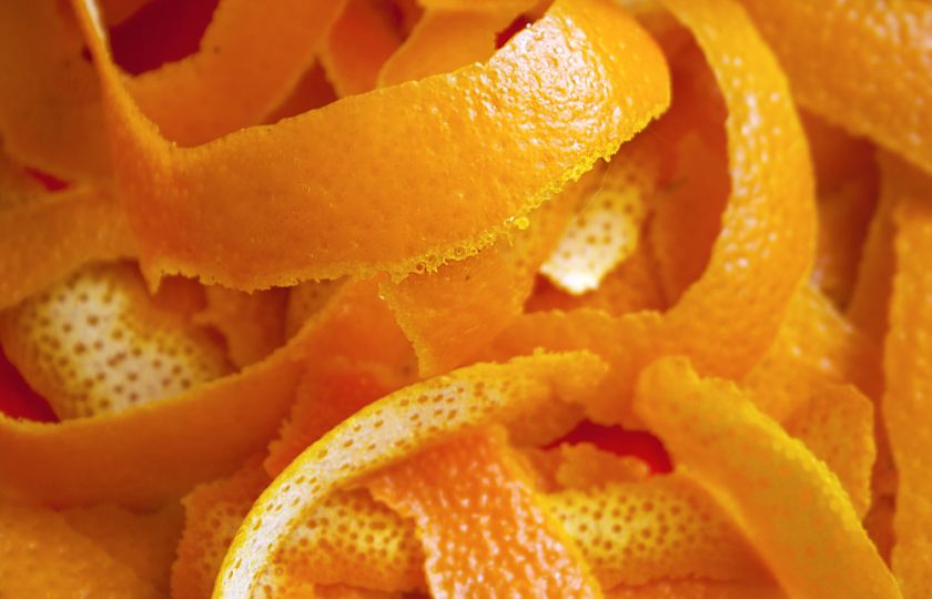 Tuny pomerančových šlupek vytvořily z neúrodné krajiny něco úžasného!
