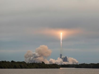 Vesmír ještě nikdy nebyl tak blízko. Proč znamená raketa SpaceX revoluci?