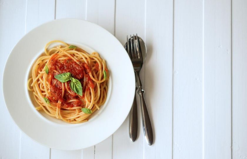 Rychlé páteční špagety s rajčatovým pestem. Chuť zaručená redakcí flowee!