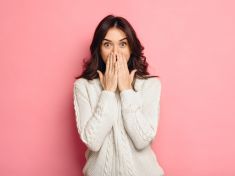 Proč je tak těžké zbavit se česnekového dechu?