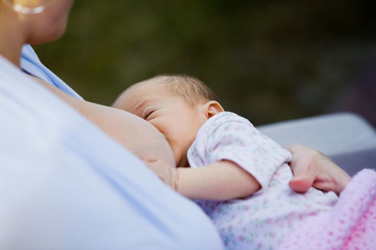 breastfeeding outdoors