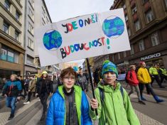 Pomůžou dětem: V neděli budou v Praze demonstrovat kvůli klimatu rodiče