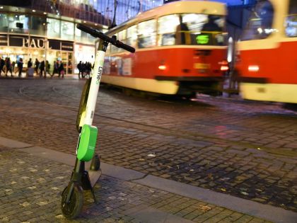 Koloběžky Lime v Praze zdražily. Už stojí přibližně jako taxík