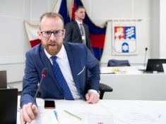 Starosta Prahy 6: Stovka jednorázových roušek od státu nám moc nepomůže