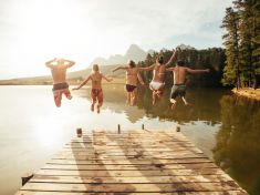 Léto, alkohol, skoky do vody – nebezpečná kombinace!