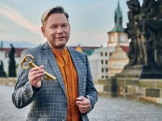 Koronavirus zabolel o čtvrtinu míň: Jak je na tom kampaň V Praze jako doma