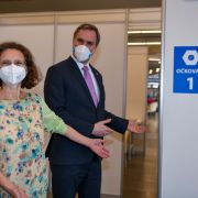 Praha otevřela metropolitní očkovací centrum, čeká se na další vakcíny