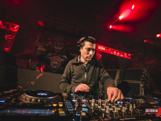 Suki: Hudba jsou vibrace