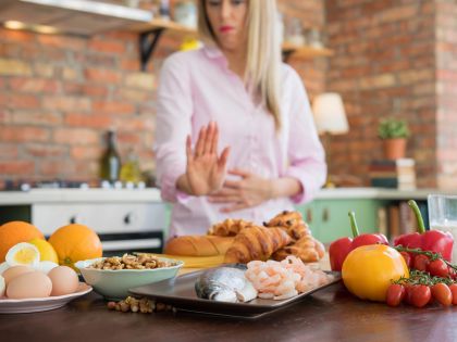 Skryté hrozby na talíři: Potravinové alergie či intolerance dokážou pěkně potrápit!