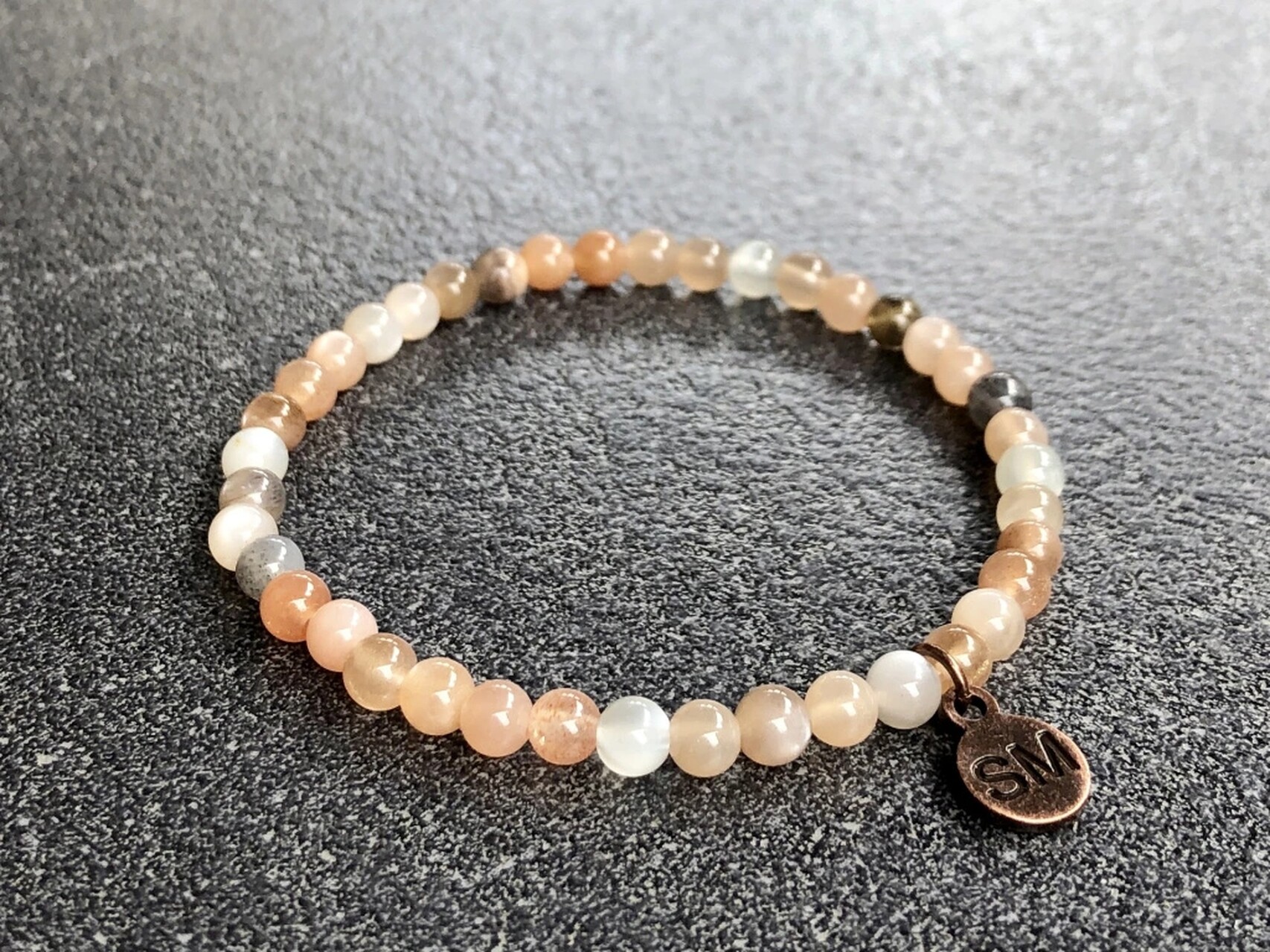 mesicni kamen naramek 