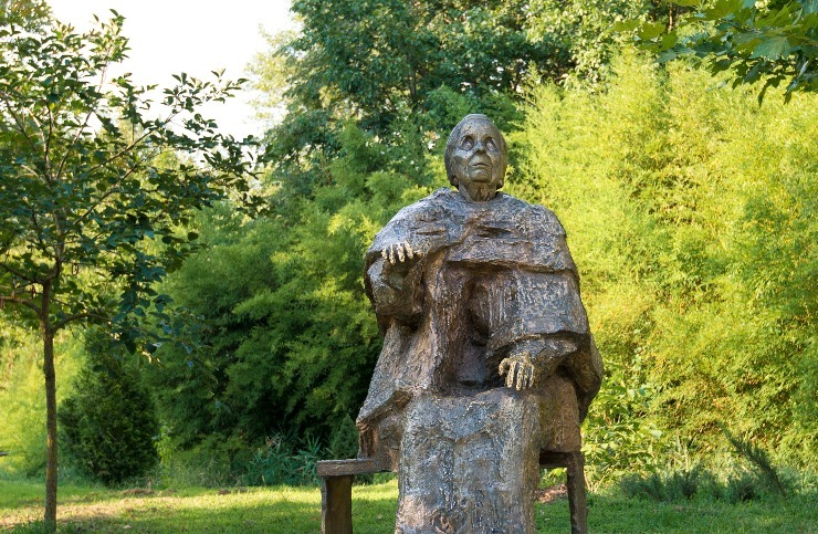 m shutterstock 2185749089