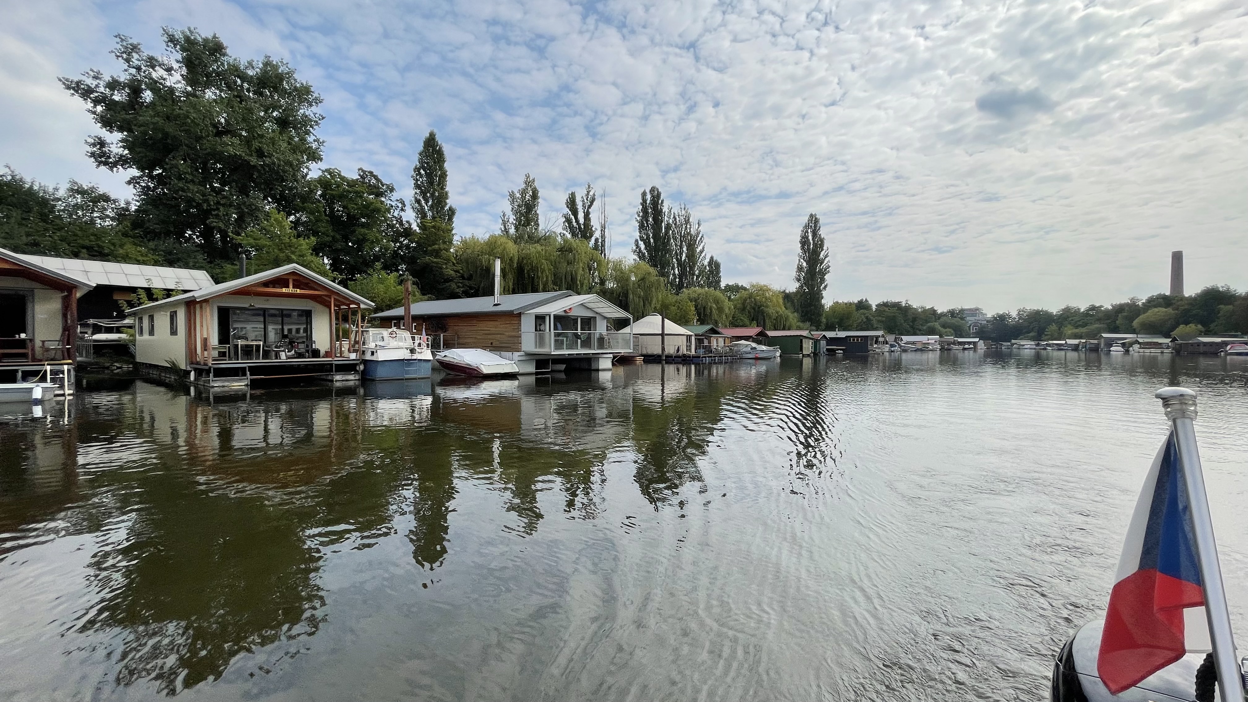Smíchovský přístav focený z Vltavy (foto: Zdeněk Strnad) IMG 5008