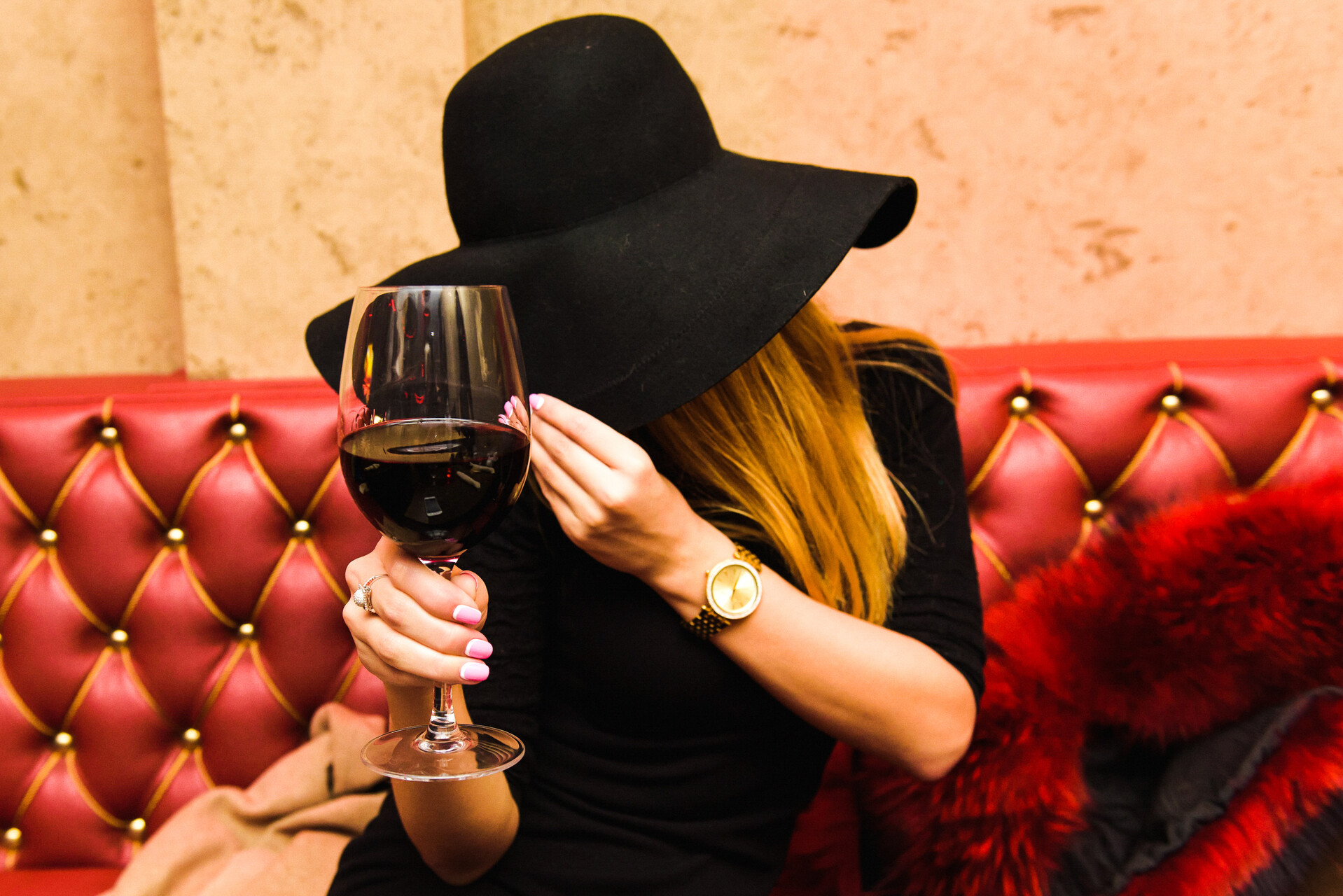 Navenek matka a manažerka, doma uvězněná v pití: Můj život s alkoholem