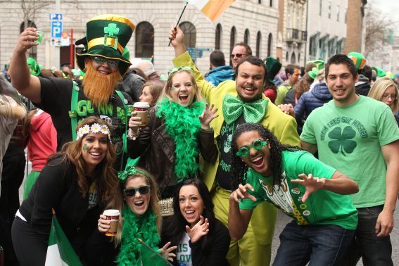 Oslavy Dne svatého Patrika v Dublinu. (foto: Profimedia) shutterstock 2593429697