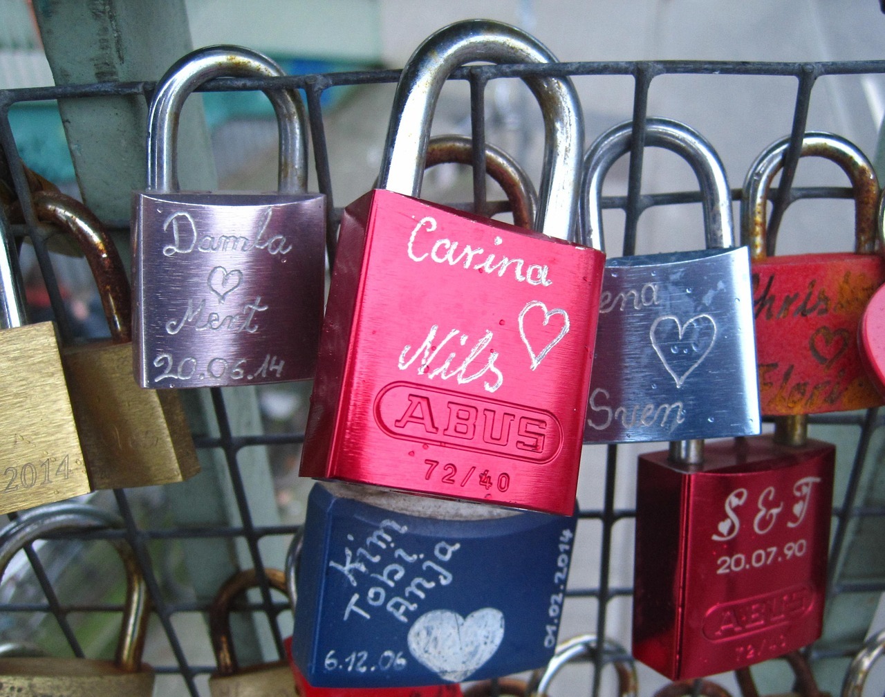 love locks 1161675 1280
