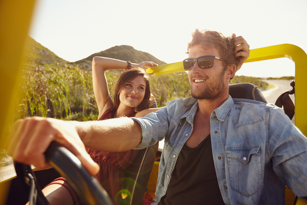 Z upřímné omluvy máme větší radost než z nějakého dárku. A dvakrát tolik potěší od milované osoby. happy couple shutterstock 273433211