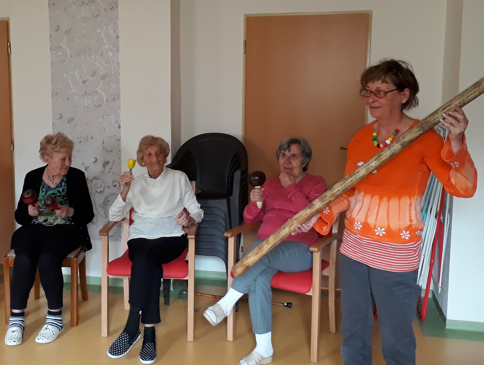 Magda Blahová při jedné z terapií v Alzheimercentru Zlín magda blaho