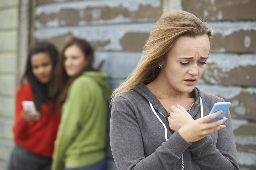 Sebepoškozování na sociálních sítích je skrytým voláním o pomoc. shutterstock 216281629