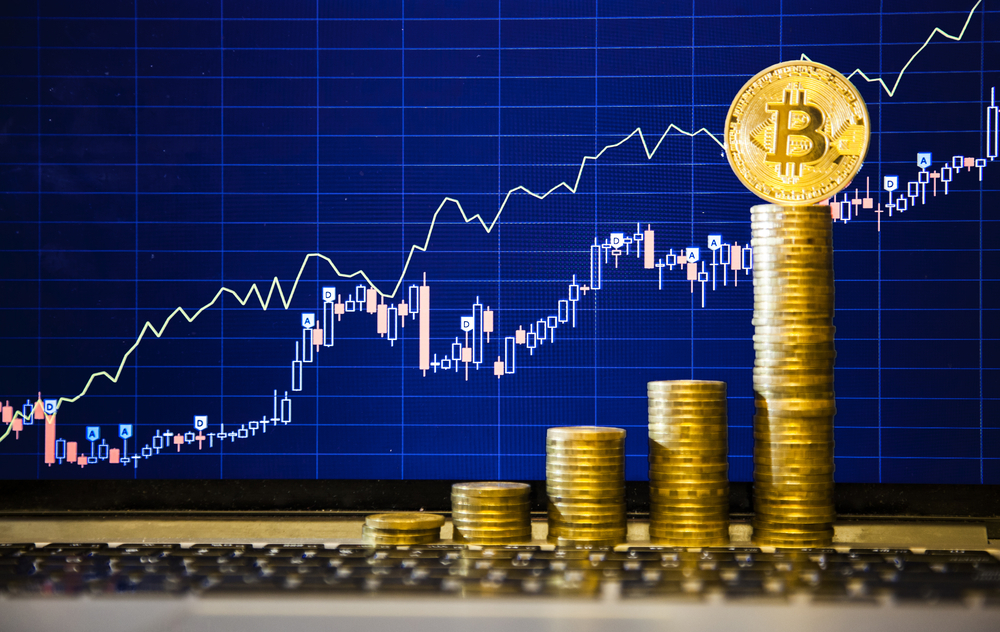Výhodou Bitcoinu je, že jeho cena neustále roste. Dá se proto pořídit i jako dlouhodobá investice. shutterstock 550971307