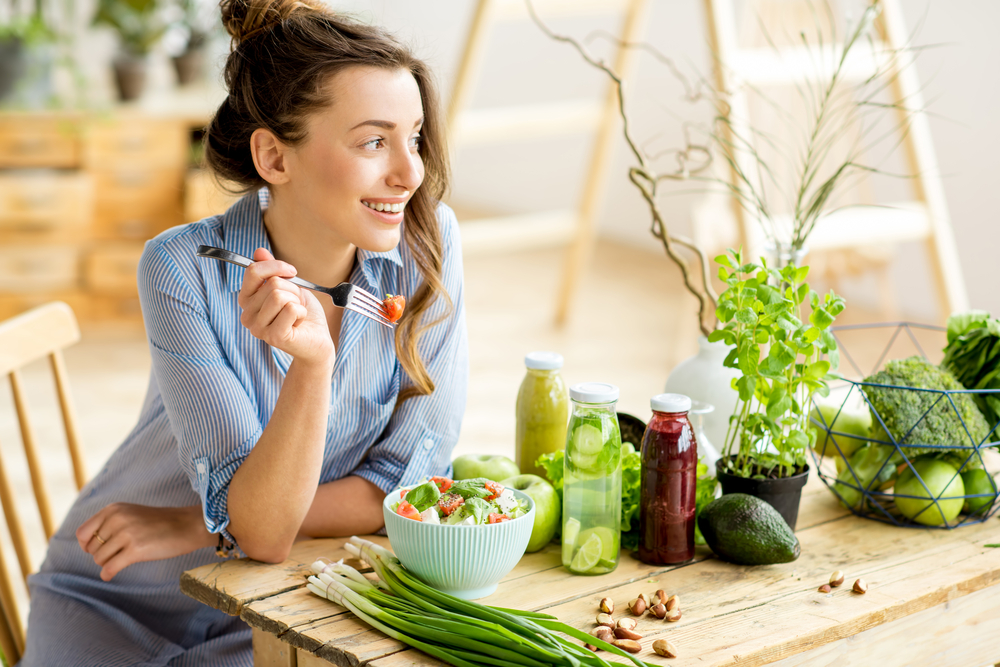 Vegani a vegetariáni jedí často víc bílkovin než "všežravci". O svůj jídelníček se totiž zajímají. shutterstock 622381814