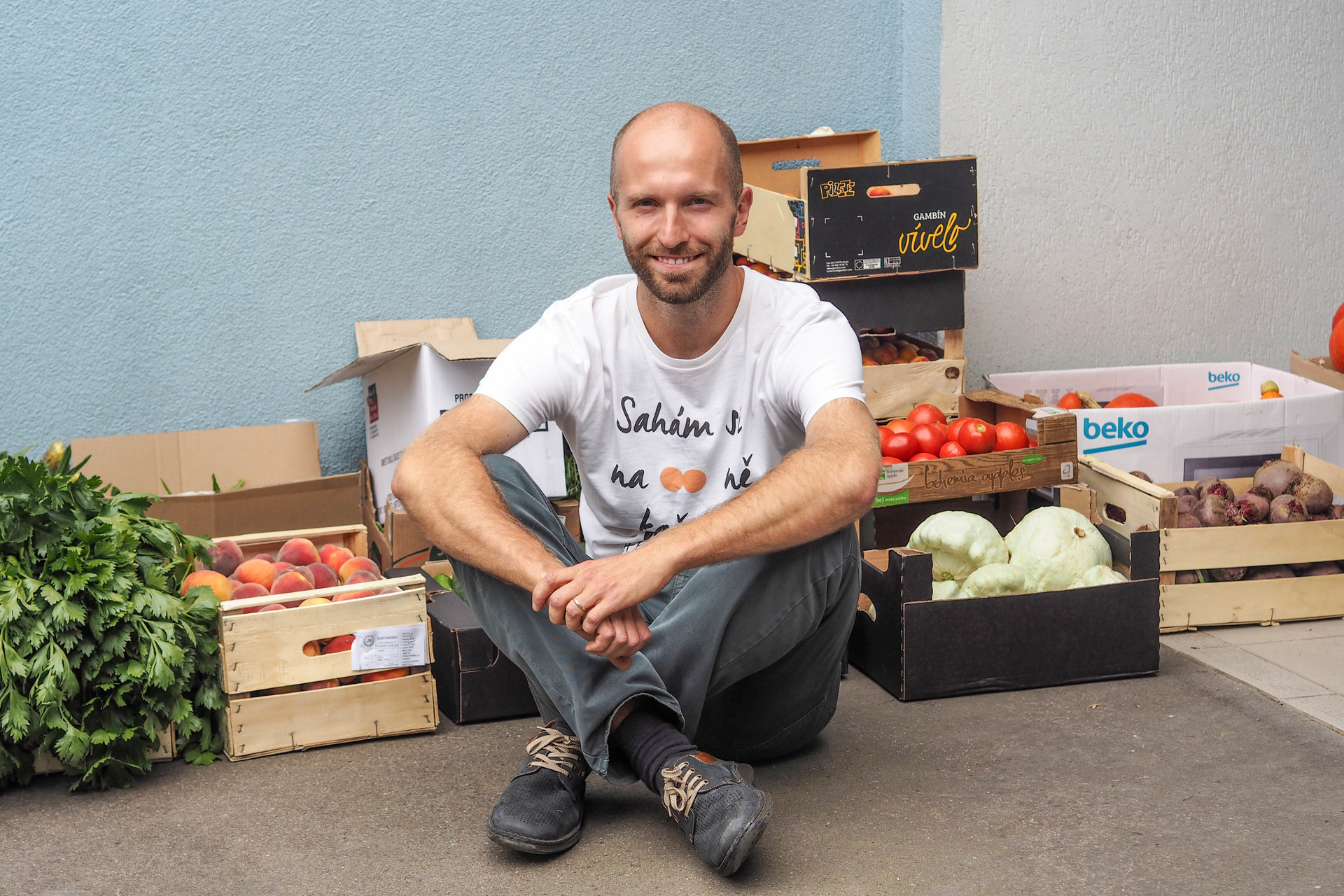Nemůžete věřit zaplaceným recenzím na internetu a reklamám, říká Petr z "kápézetky" na Jižním městě mezi domy uvodni foto zmenseno