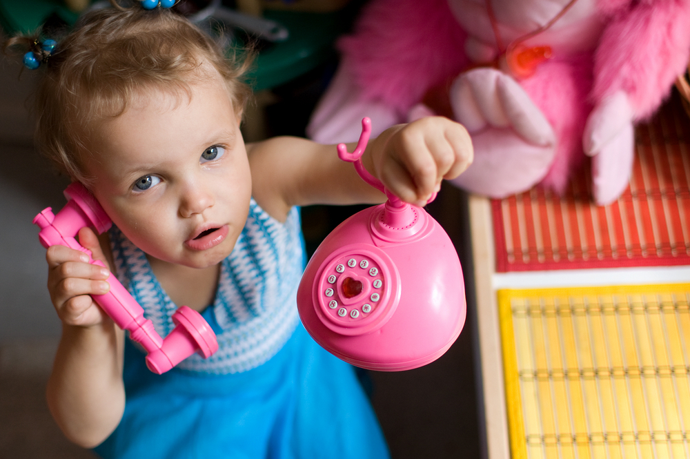 Pokud se dítě naučí, že si může telefon vyřvat, pak se těžko hledá alternativa. Ale najít se dá shutterstock 12228946