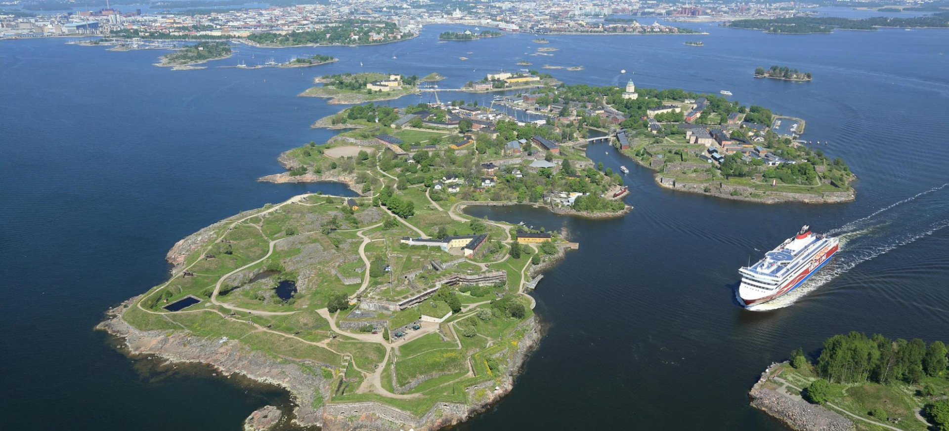 Finská Suomenlinna má pro vězně jedinou nevýhodu. Až moc zajímá zvědavé turisty suomenlinna