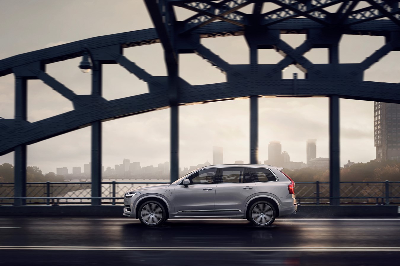 Také nový model Volva XC90 Inscription T8 je plný nejnovějších bezpečnostních prvků automobilky volvo1