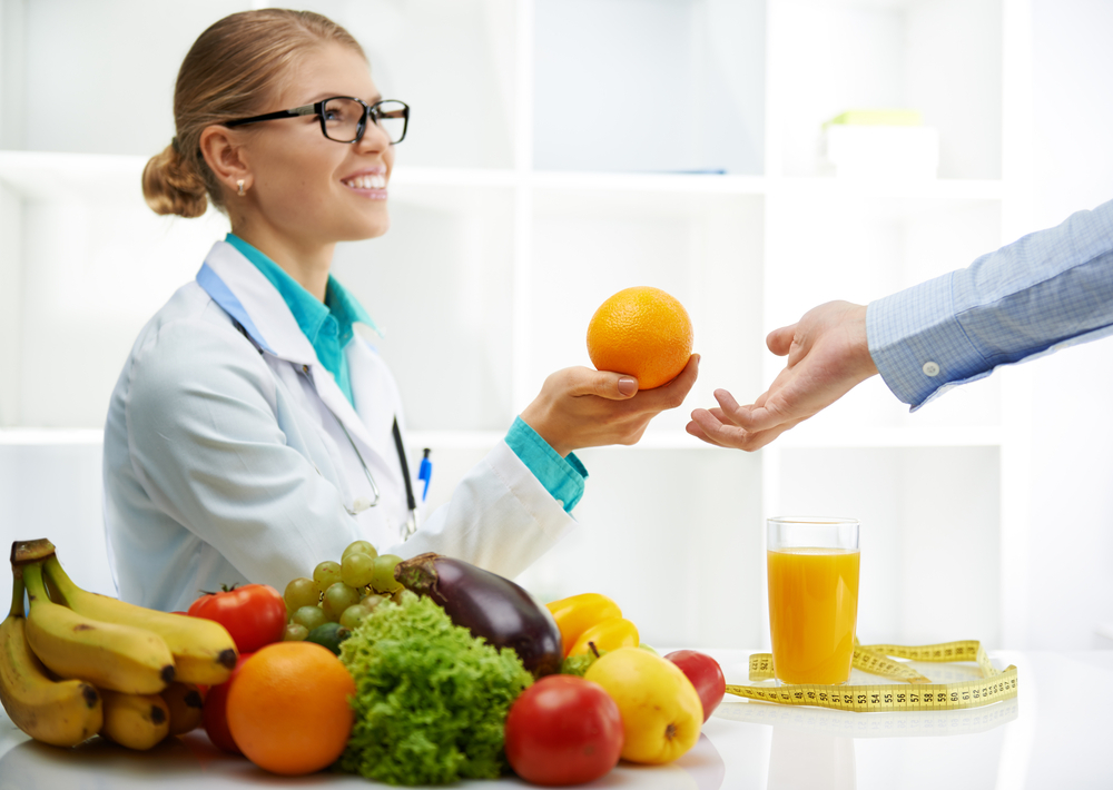 Výživový specialista se bude hodit všem, kteří si nemyslí, že boj s nadváhou zvládnou sami. nutricni odbornik shutterstock 331911173