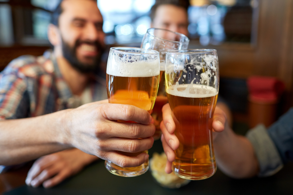 Vypitím dvou piv snížíte bolest až o čtvrtinu. pivo shutterstock 464199170