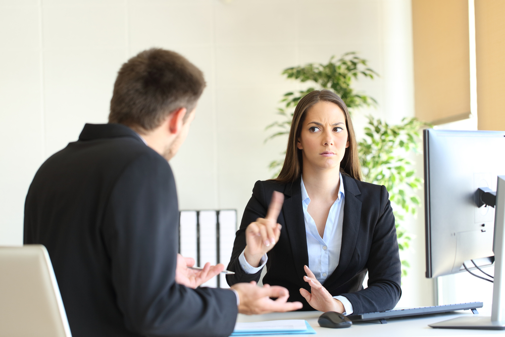Nenuťte se kvůli cizímu člověku do něčeho, do čeho se vám nechce. rikat ne shutterstock 453518302