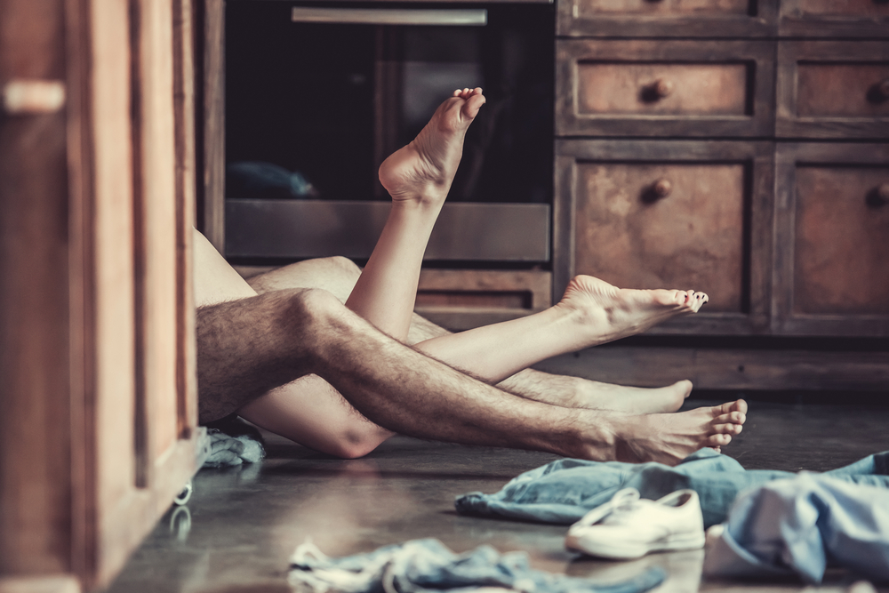 Lidé, kteří se pravidelně věnují sexu, vykazují lepší výsledky v testech zaměřených na slovní plynulost a schopnost vizuálně vnímat objekty i mezery mezi nimi. sex shutterstock 639794776