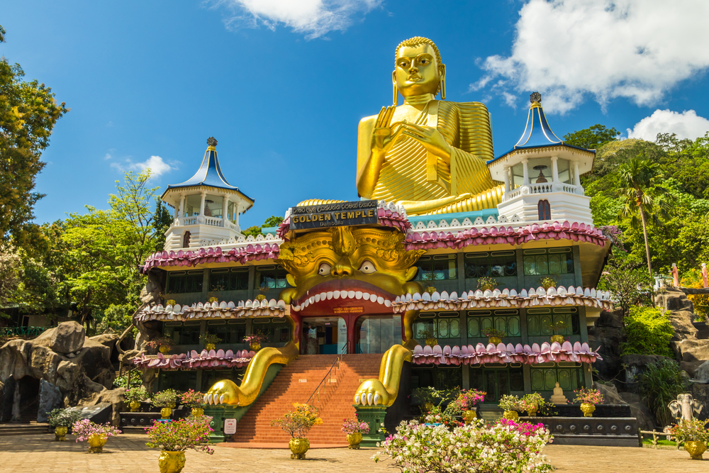 Uchvátí vás zdejší množství překrásných chrámů a klášterů. sri lanka shutterstock 519581620
