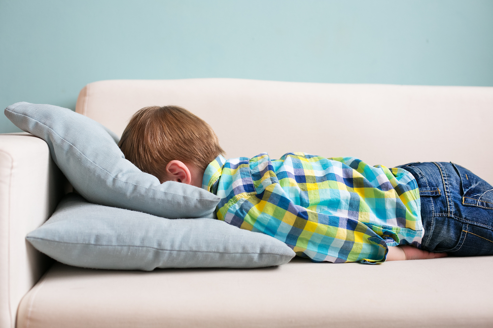I přílišná únava může signalizovat problém s ušima. unaveny dite shutterstock 386277673