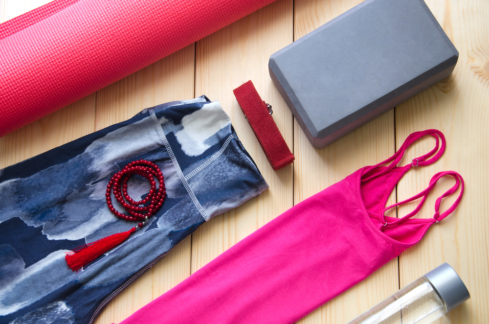 Díky novým věcem se speciálně u žen chuť na cvičení zvýší. yoga outfit shutterstock 404171080