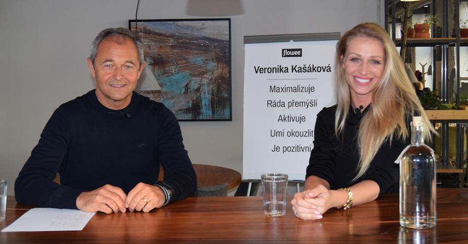 Jan Mühlfeit Veronice kdysi řekl, že nemá přemýšlet jako malí lidi a že ji vesmír podpoří, protože je autentická. kasakova muhfeit2
