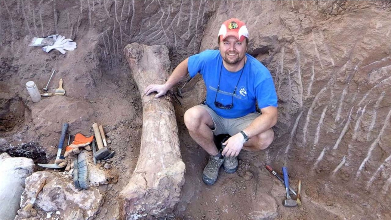 Člen paleontologického týmu Peter Makovicky na nalezišti Meraxe v Patagonii (zdroj: Reuters) meraxes peter makovicky