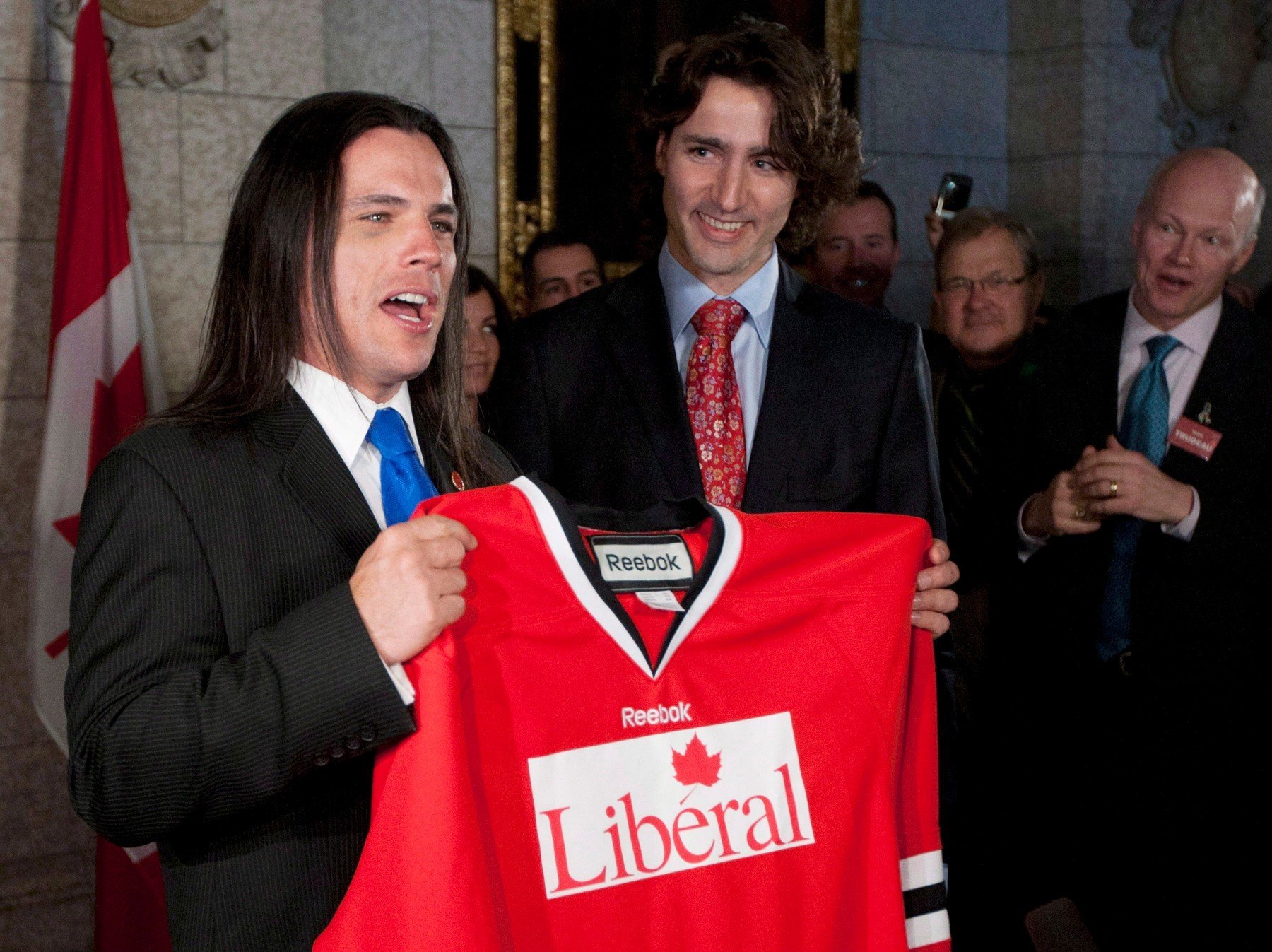 Vtipálek Patrick Brazeau 1. dubna skutečně skončil s politikou. Vedle něj Justin Trudeau, ano, nynější kanadský premiér patrick brazeau