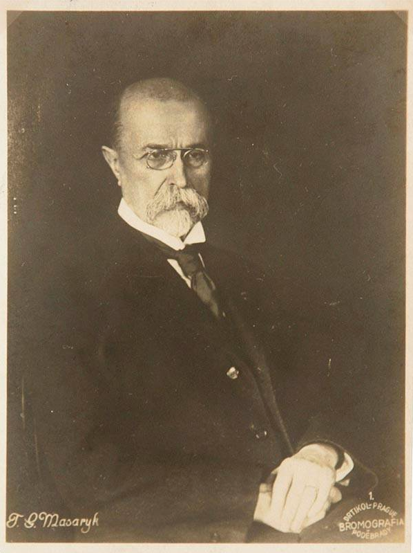 Od aktů se fotograf občas posunul i k vážnějším portrétům drtikol masaryk