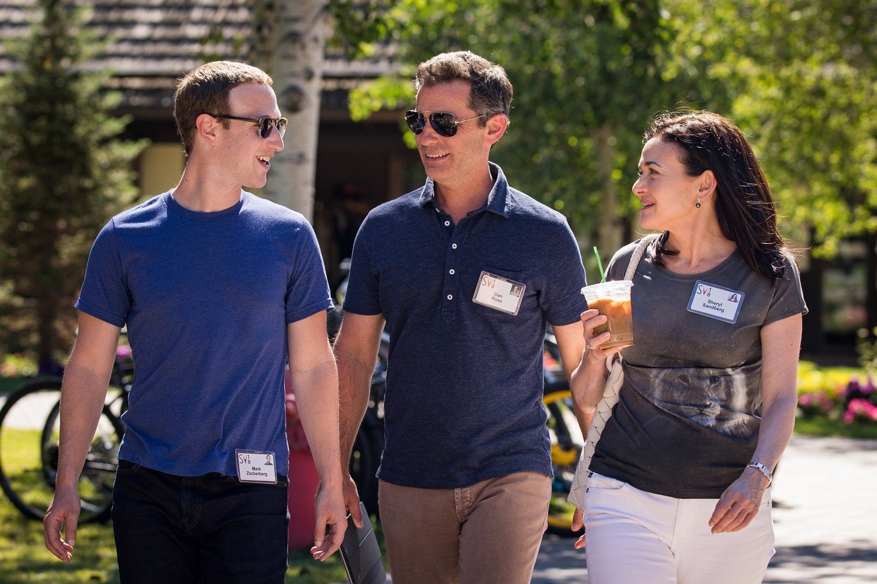Velká trojka: Mark Zuckerberg, viceprezident Facebooku pro vnější vztahy Dan Rose a Sheryl Sandbergová facebook sefove 0377665826