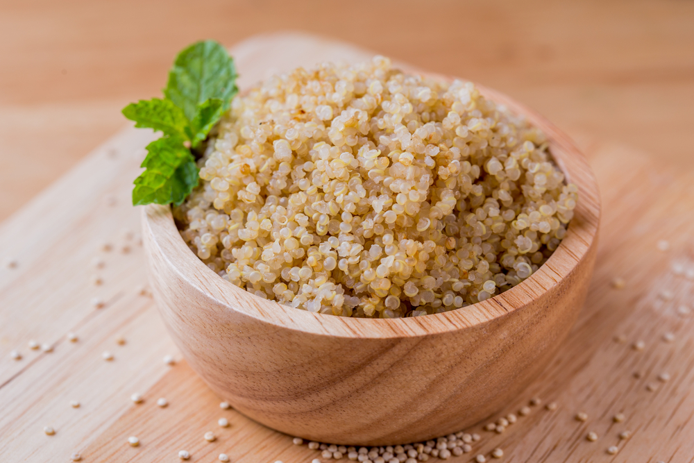 Kulovitá „semínka“ se vyznačují příjemně zemitým ořechovým aromatem s lehkou hořkostí quinoa varena 701014159