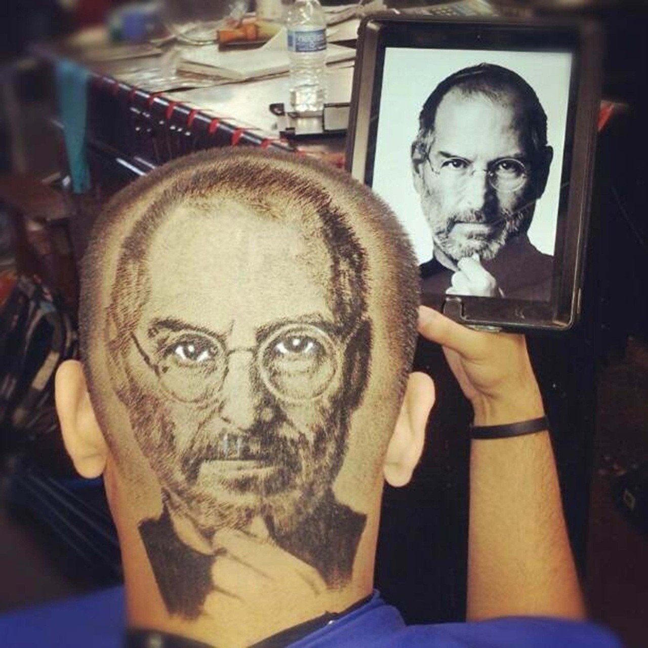 steve jobs vlasy