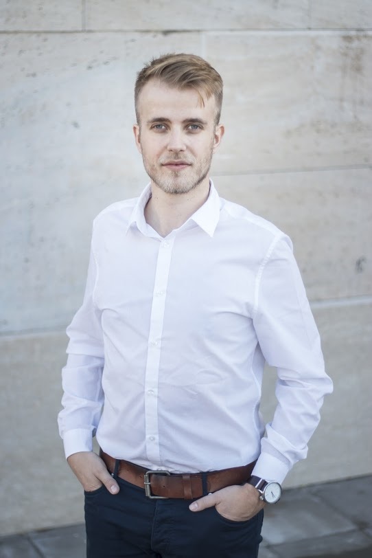 Asi nejdůležitějším rozhodnutím bylo odejít z práv a přihlásit se na žurnalistiku, říká Ladislav Zibura zibura2