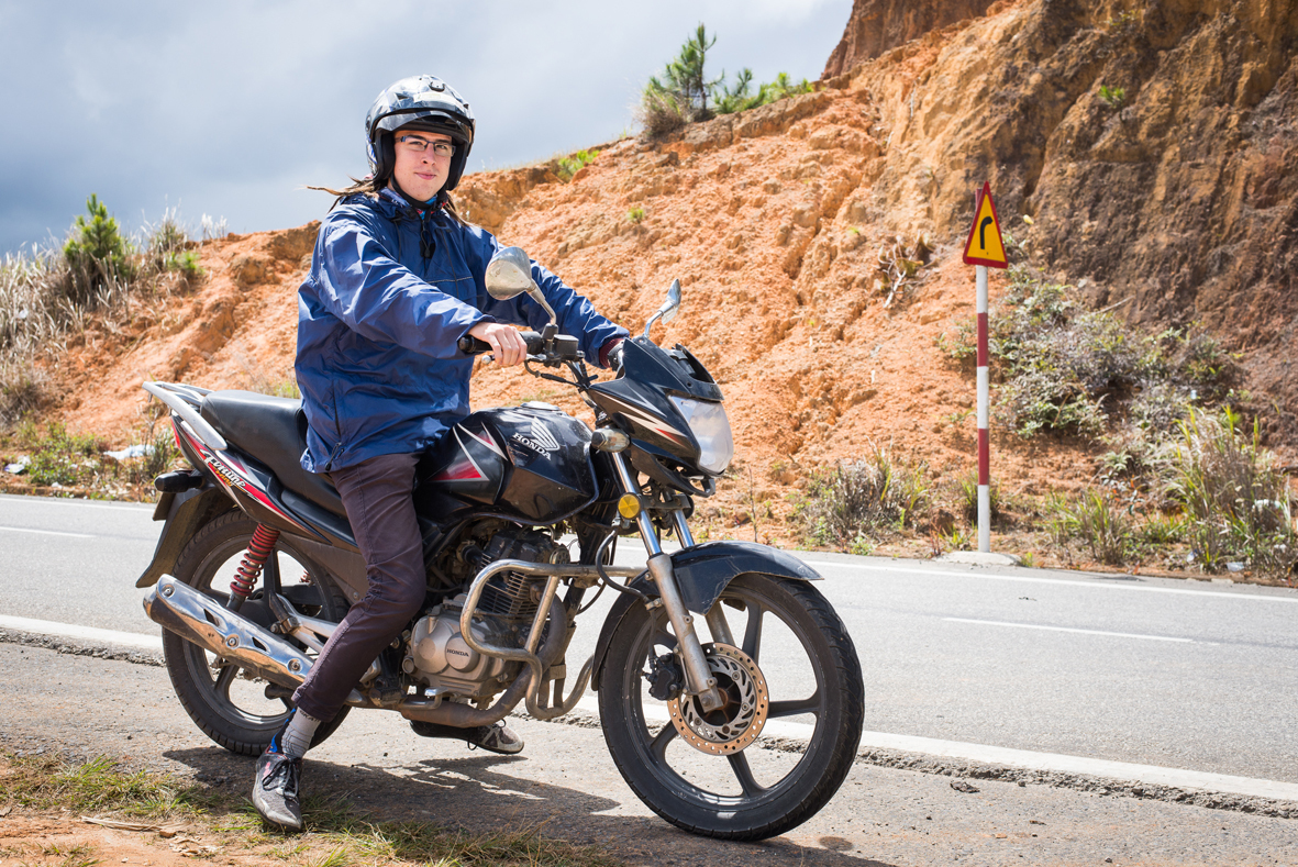Když je člověk pořád na cestě, tak se čím dál radši do Prahy vrací, říká Matouš Vinš matous motorka