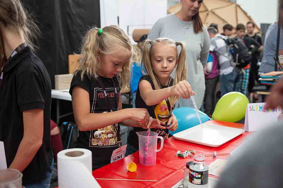 maker faire prague 2018 slime monkeys