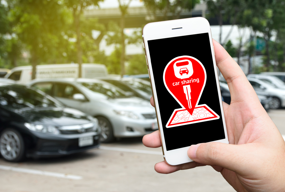 Se sdílenými auty můžete parkovat v podstatě všude, kde se parkovat smí. A taky máte jistotu, že auto nebude na místě zbytečně týden stát auto sdilene 492032470